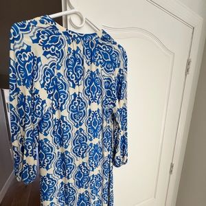 Size small Zara button up dress. Beautiful pattern, very flowy. Worn lightly.
